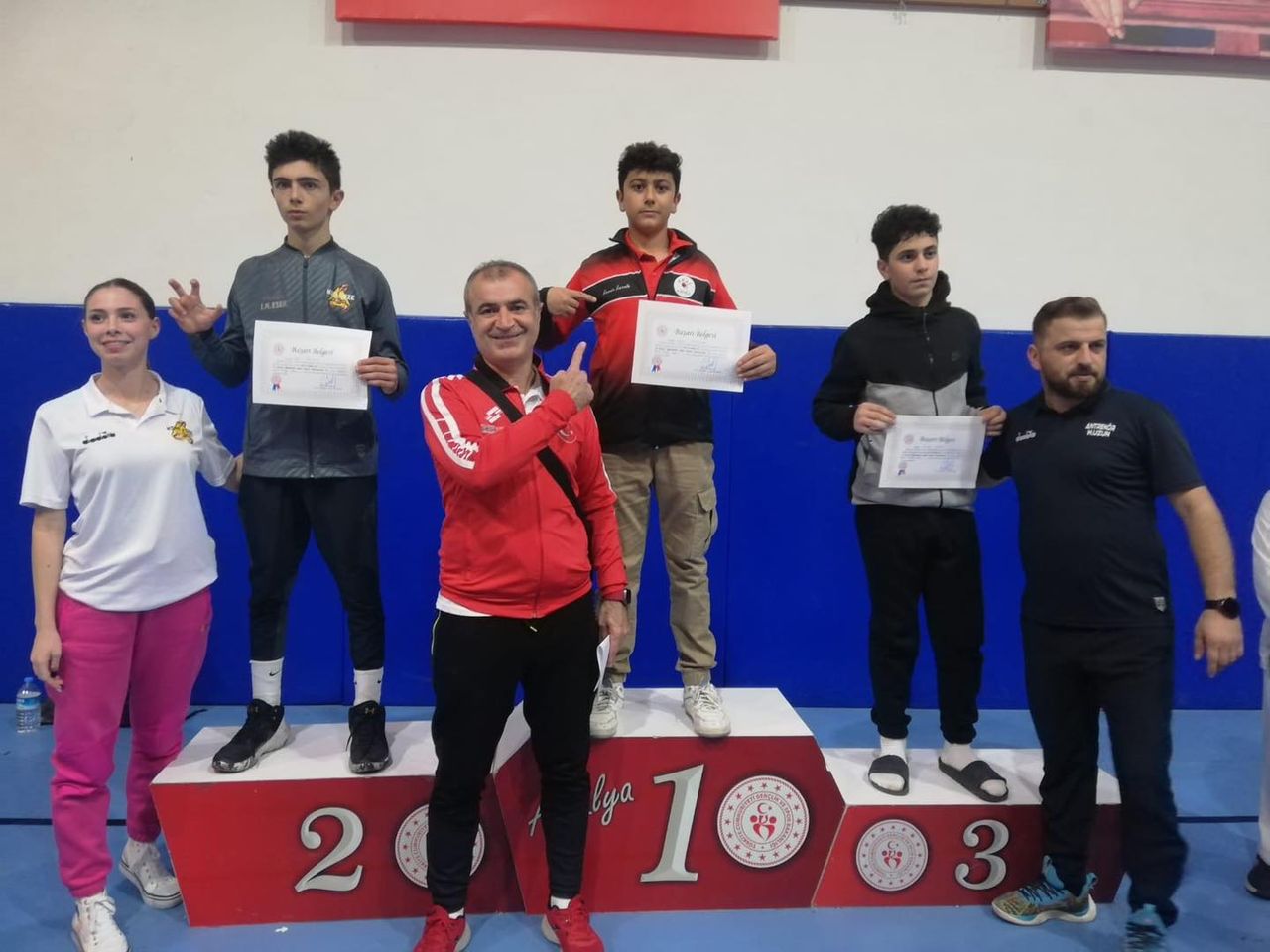 Kemer Belediyesi Karate Takımı, Antalya'da büyük başarı elde etti.