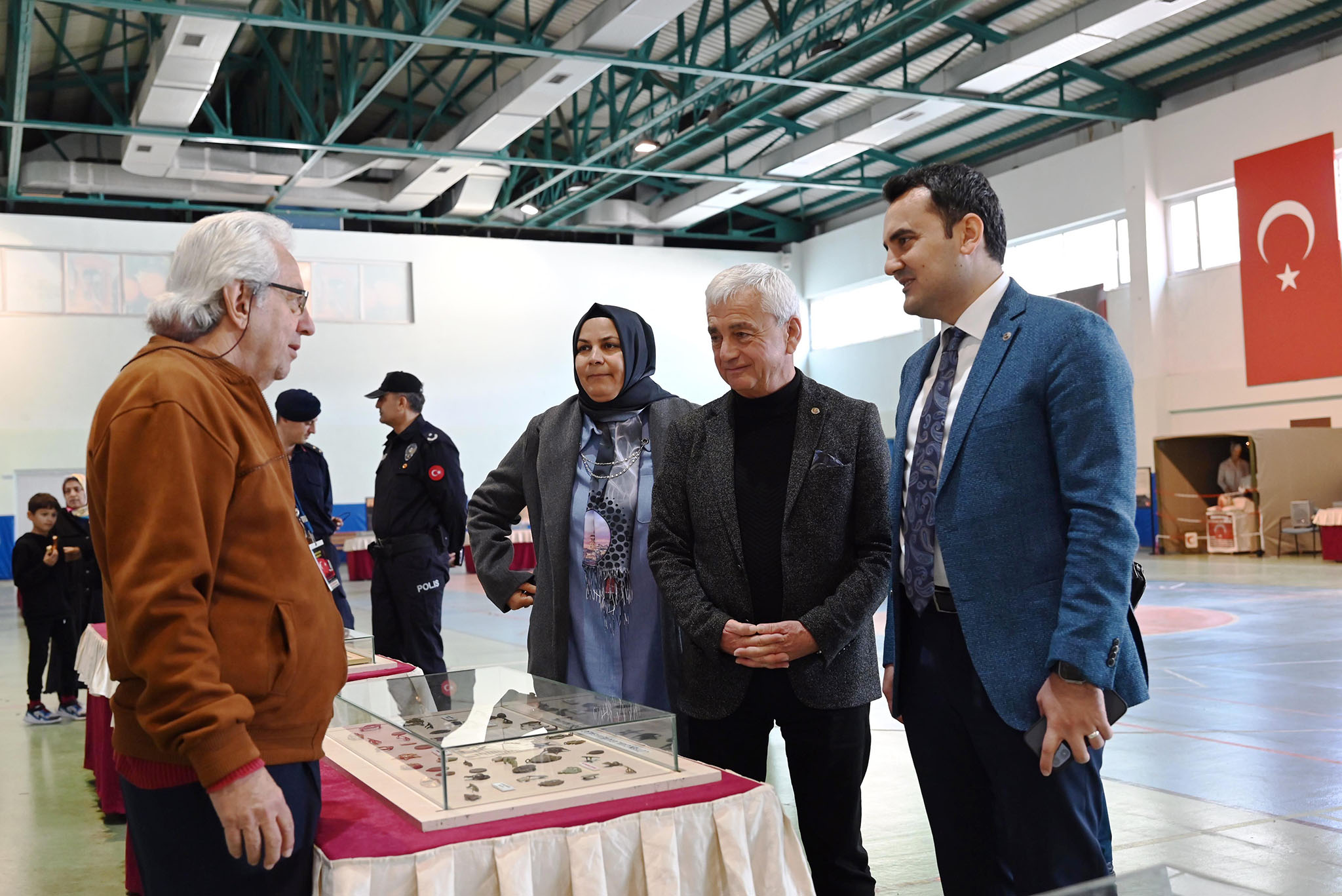 Finike'deki Çanakkale Müzesi Kaymakam ve Belediye Başkanı tarafından ziyaret edildi.