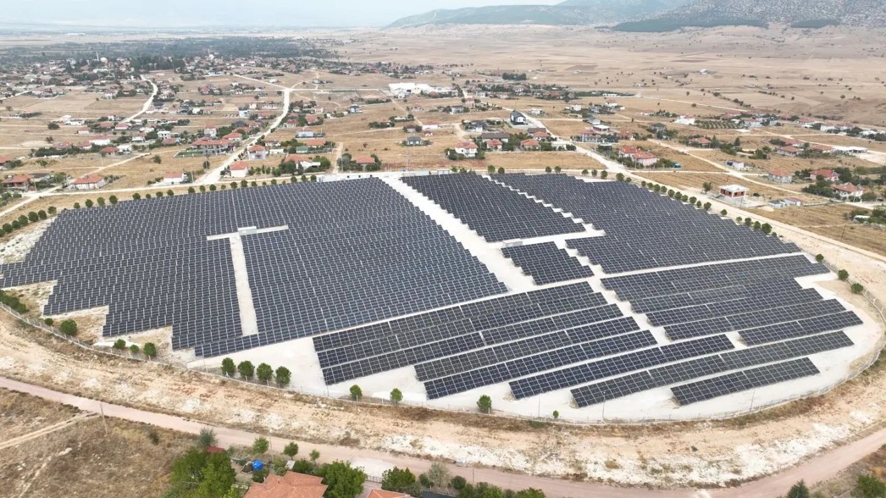 Antalya Büyükşehir Belediyesi, Güneş Enerjisi Santralleri ile Çevreyi Koruyor