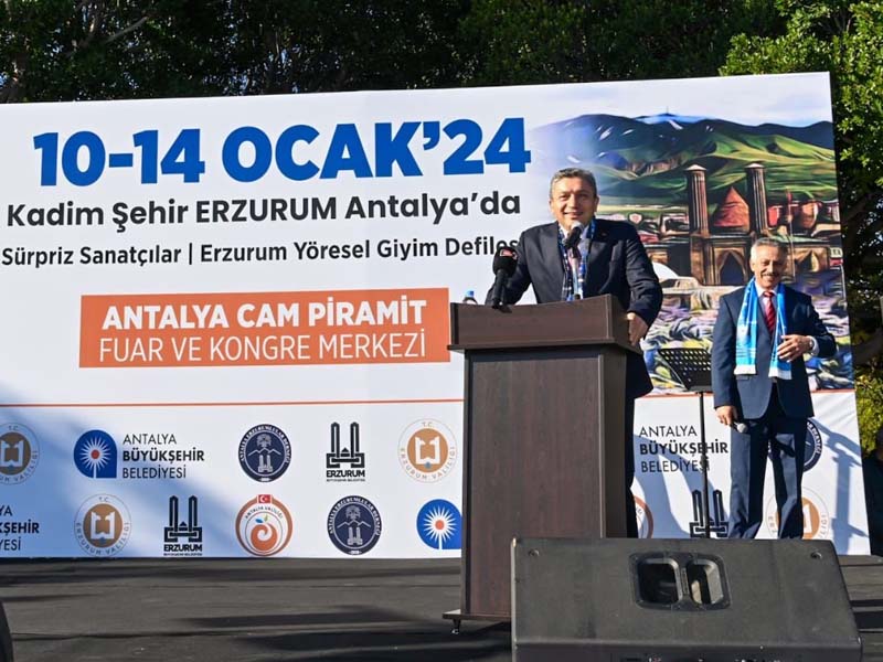 Vali Şahin, Antalya Erzurumlular Derneği tarafından düzenlenen Antalya Erzurum Günleri'nde yer aldı