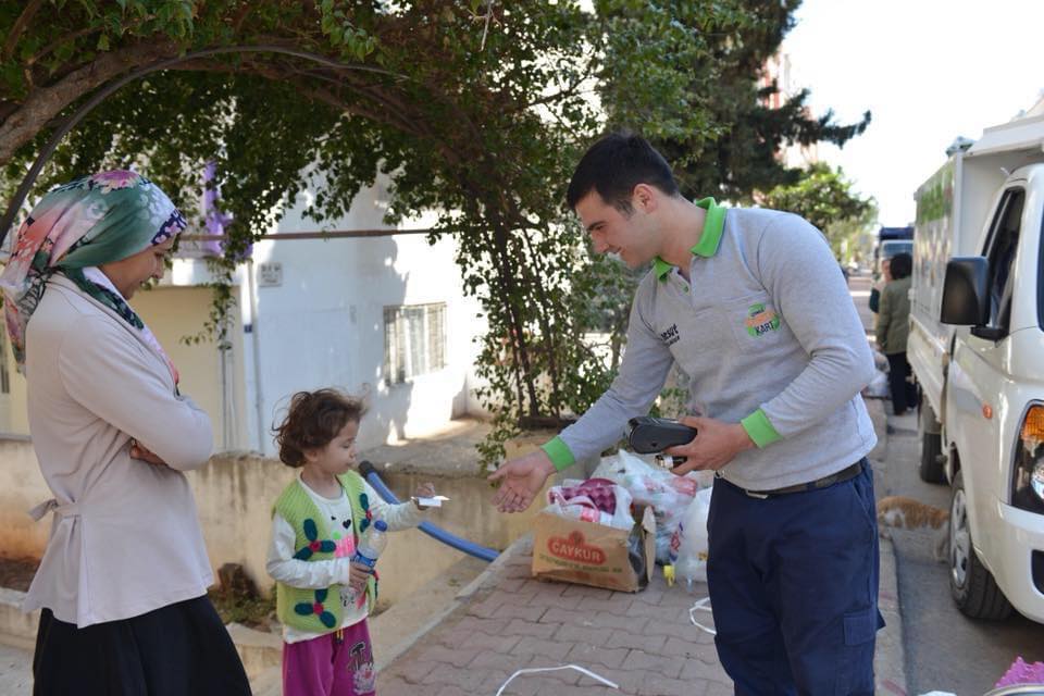 Antalya'da Geri Dönüşüme Katkı: Çevreci Komşu Kart Projesi