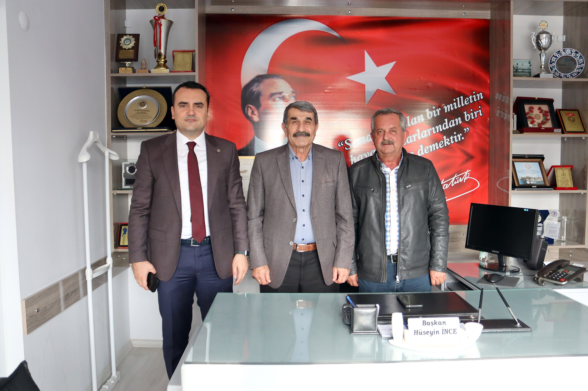 Hasyurt Kaymakamı Musa Kazım ÇELİK, Esnaf ve Sanatkârlar Kredi Kooperatifi Başkanı ile görüştü.