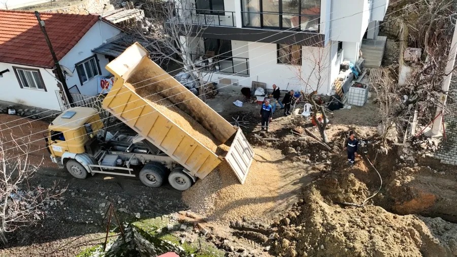 Antalya'da Gündoğan Mahallesi'nde altyapı iyileştirme çalışmaları hız kesmeden devam ediyor.