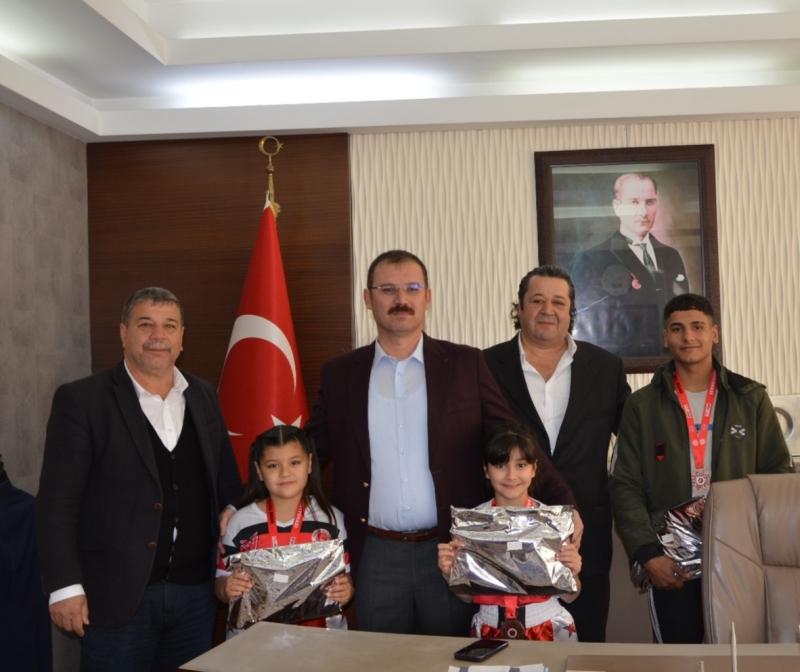 Antalya'da Türkiye Kick Boks Şampiyonası'nda İlçemizi Temsil Eden Sporcular Başarılarla Döndü