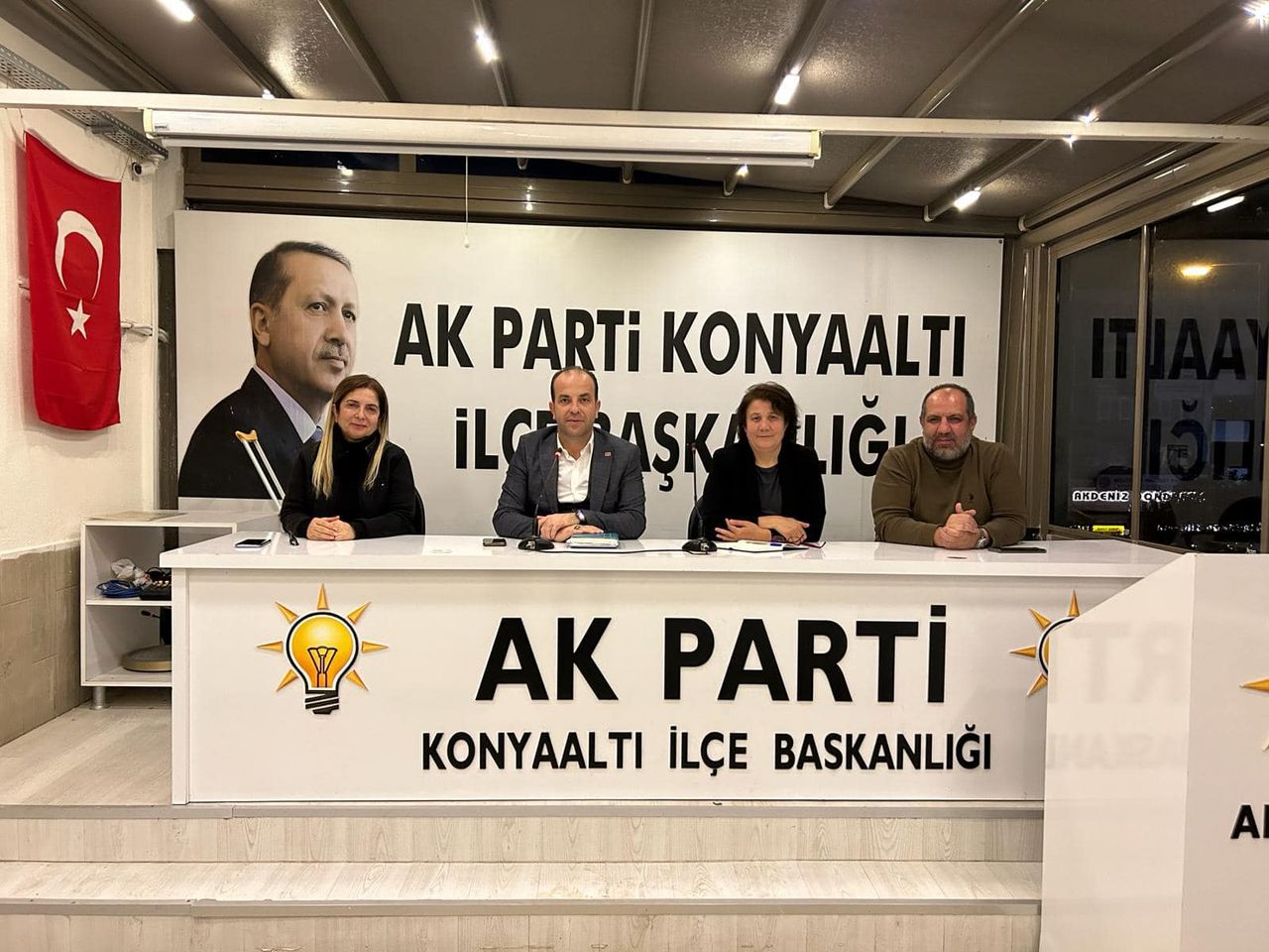 AKP Konyaaltı İlçe Şubesi, Strateji ve Faaliyetler Hakkında Toplantı Gerçekleştirdi