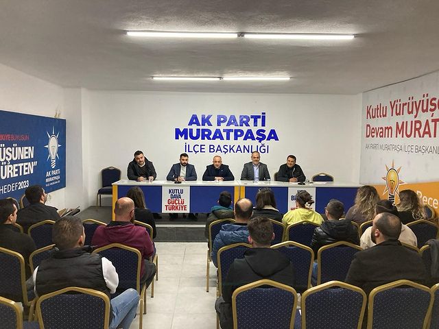 AK Parti'nin Muratpaşa'daki Gençlik Kolları, 2024 Hedefleri ve Gençlik Politikalarını Ele Aldı