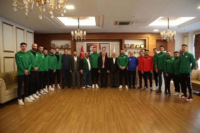 Serik Belediyespor Voleybol Takımı Play-Off Yarı Finaline Liderlikle Çıktı.