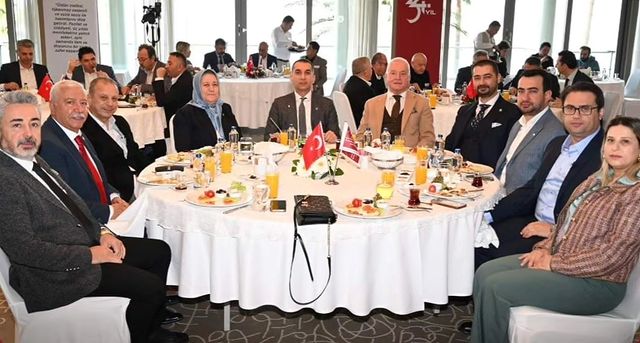 İyi Parti Antalya İl Teşkilatı ve Belediye Başkan Adayları ANSİAD Toplantısında Buluştu