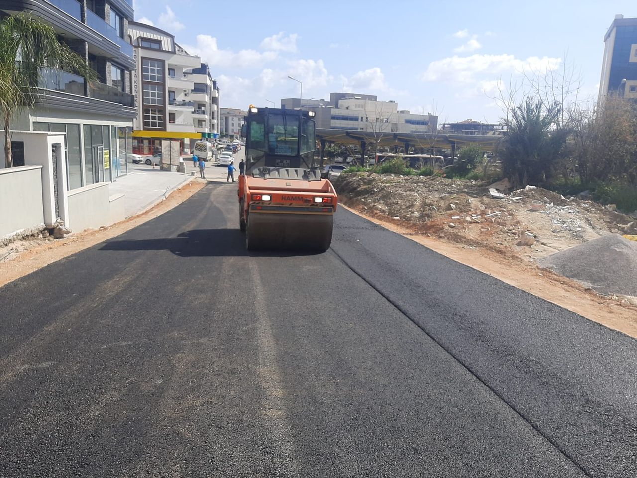 Alanya Belediyesi, Elikesik Mahallesi'nde Köy Yollarını Asfaltlıyor