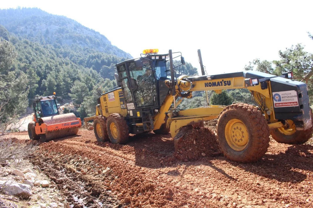 Antalya Büyükşehir Belediyesi Manavgat'ta Yol İyileştirme Çalışmalarına Devam Ediyor