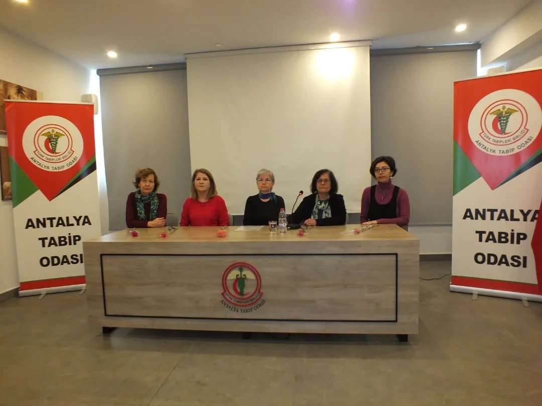 Antalya'da Tabip Odası, İstanbul Sözleşmesi ve Şiddetin Önlenmesi Konusunda Açıklama Yaptı