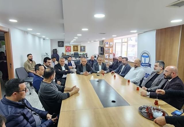 MHP ve AK Parti Muratpaşa ilçe başkanları, medikal sektörüyle toplantıda buluştu