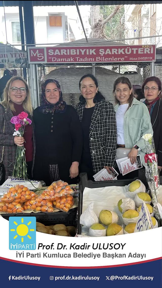 Kumluca'da İYİ Parti, 8 Mart Dünya Kadınlar Günü'nü kutladı