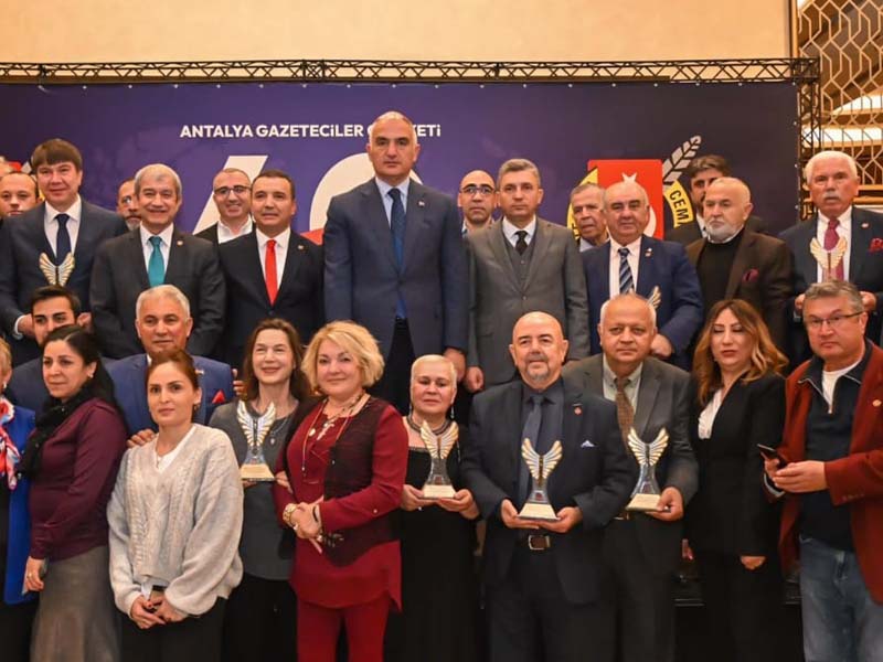 Antalya Gazeteciler Cemiyeti'nin 40'ıncı kuruluş yıl dönümü iftar programı düzenlendi.