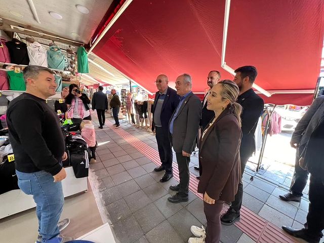 AK Parti Milletvekili Dr. Tuba Vural Çokal, Antalya'nın Manavgat ilçesinde esnaf ziyaretleri gerçekleştiriyor