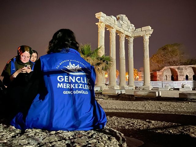 Antalya'daki Side Antik Kenti, Gençler İçin İftar Sonrası Buluşma Noktası Haline Geldi