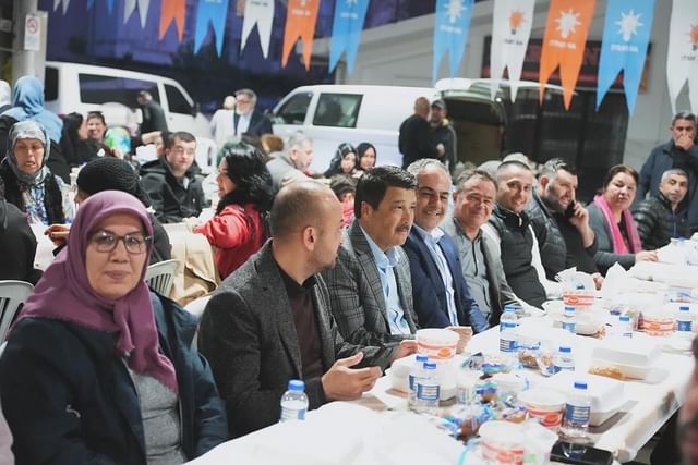 Muratpaşa'da AK Parti, iftar programında birlik ve dayanışmayı vurguladı.