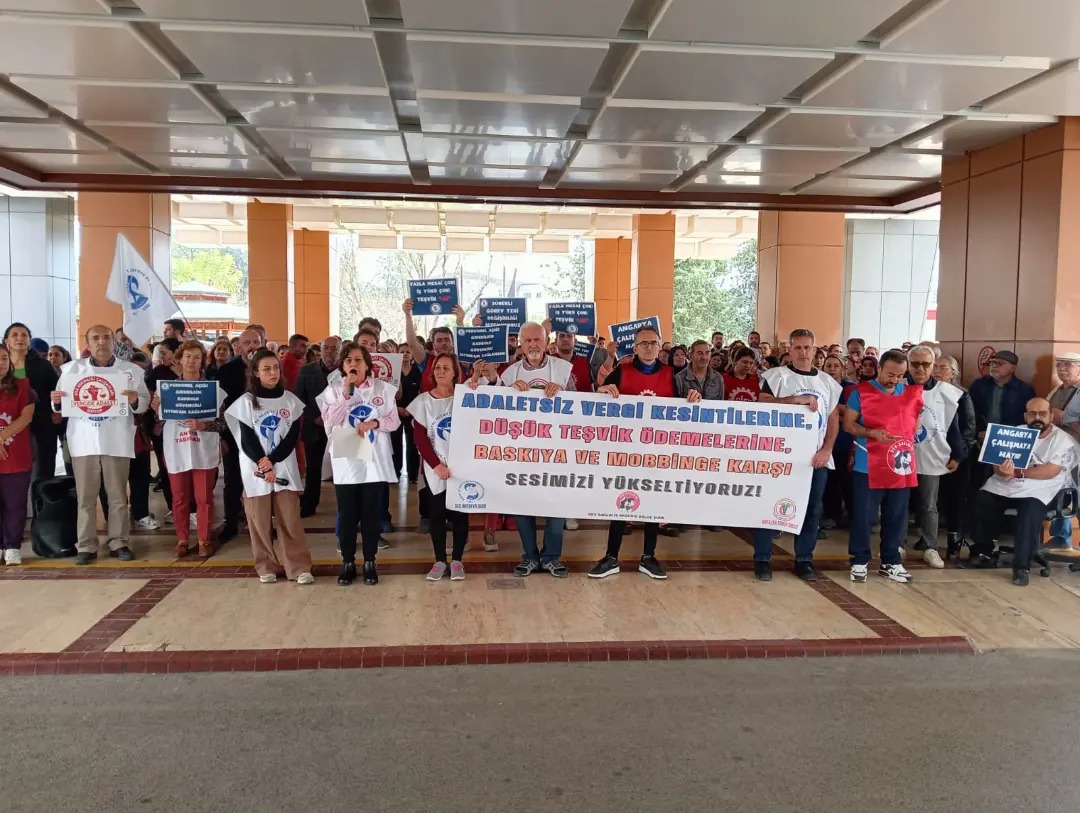 Antalya'da Sağlık Çalışanları Vergi Adaleti İstedi
