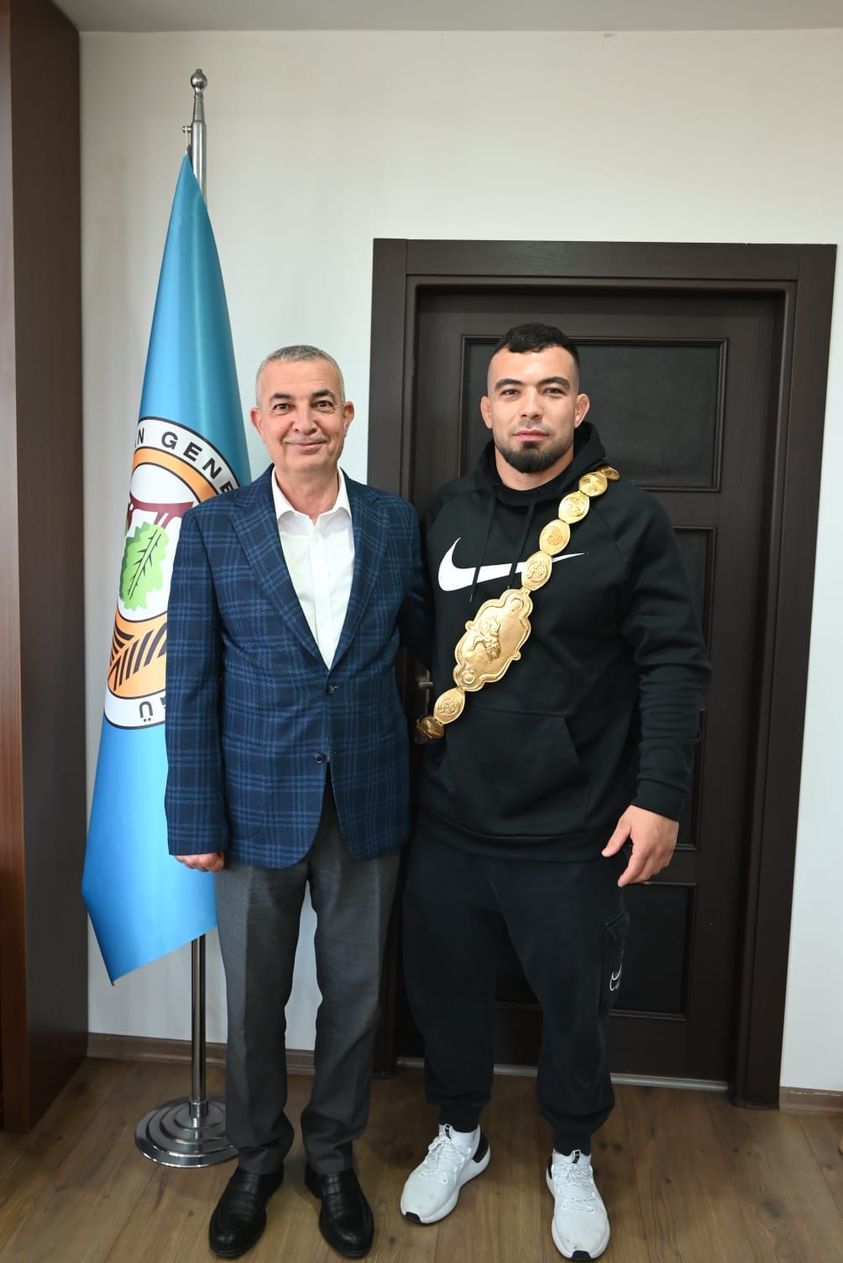 Antalya Güreşçilerinden Orman Bölge Müdürüne Nezaket Ziyareti ve Sporun Önemi Konuşuldu