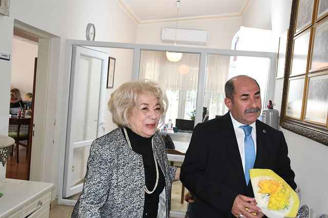 Antalya İl Müdürü, Yetim ve Muhtaç Çocuklara Yardım Vakfı'nı ziyaret etti