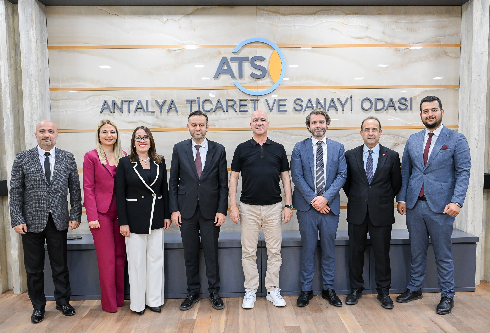 Antalya Ticaret ve Sanayi Odası, İrlanda delegasyonuyla önemli bir toplantı gerçekleştirdi.