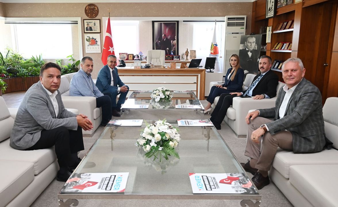 Kemer Belediye Başkanı Necati Topaloğlu'na Nezaket Ziyareti