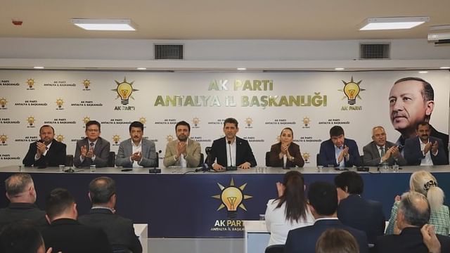 AK Parti Muratpaşa İlçe Teşkilatı, Geleneksel Bayramlaşma Etkinliği Düzenledi