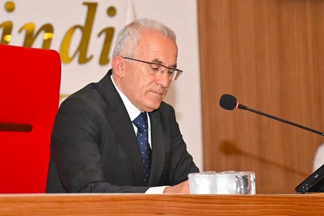 Kumluca Belediyesi, Belediye Başkanı Mesut Avcıoğlu'nun liderliğinde ilk meclis toplantısını gerçekleştirdi