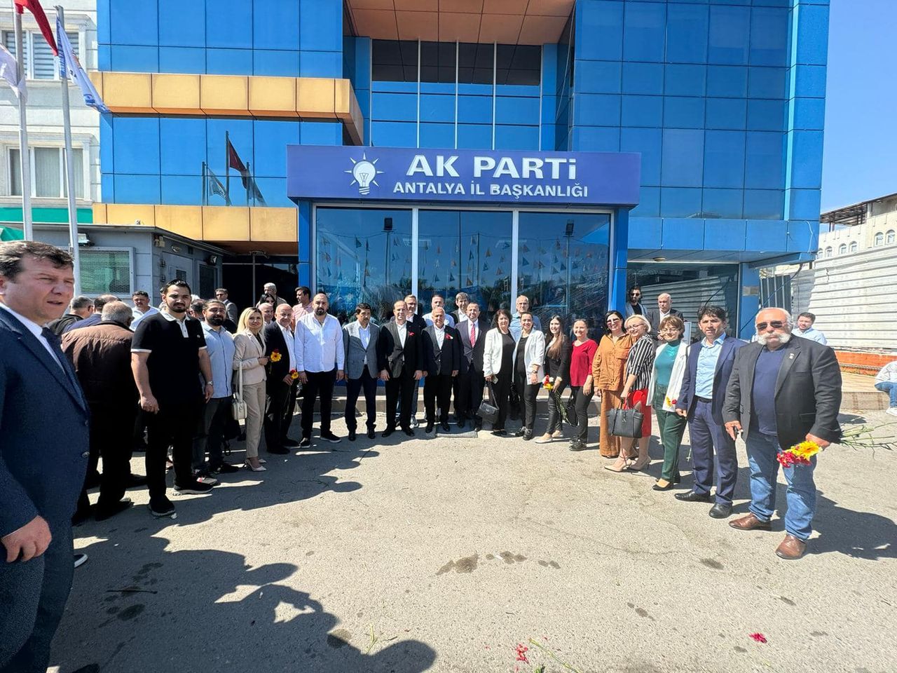 AK Parti, Antalya'da Bayramlaşma Etkinliği Düzenledi
