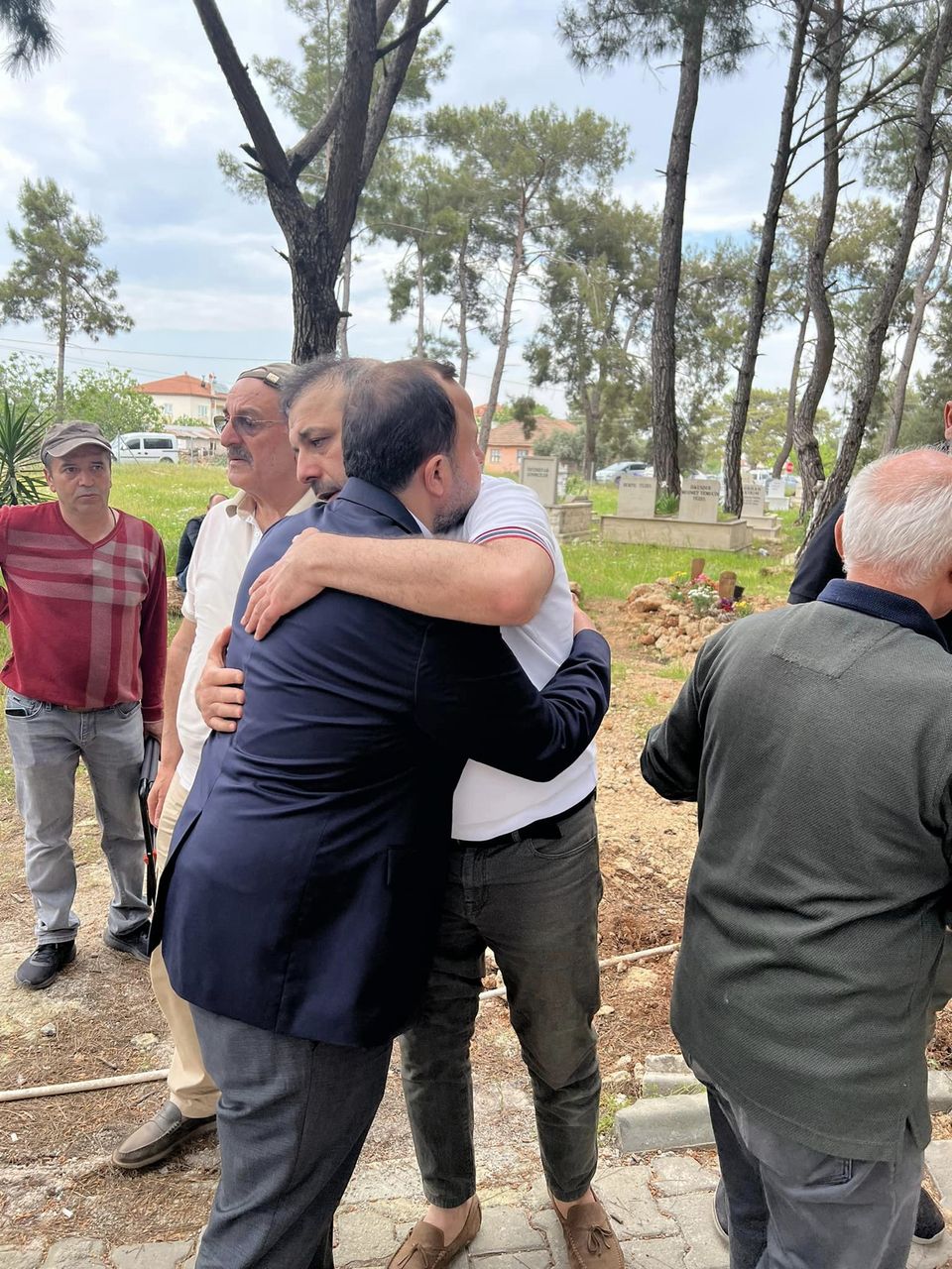 Ak Parti Milletvekili İbrahim Ethem Taş, Aile Dostunun Cenaze Törenine Katıldı