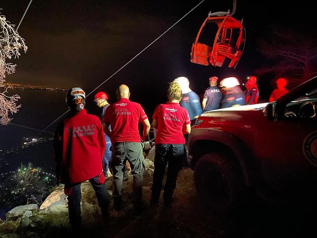 Antalya'daki teleferik kazasında kurtarma operasyonu hızla devam ediyor.