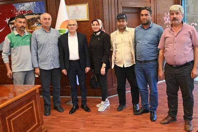 Antalya'nın Kumluca ilçesinde Muhtar ve Belediye Başkanı arasında işbirliği yapıldı