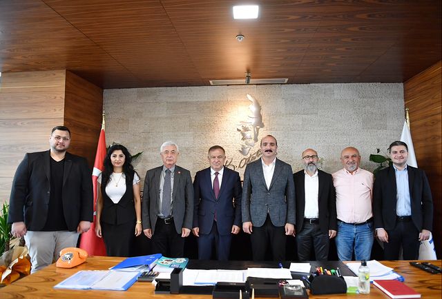 CHP Heyeti Konyaaltı Belediye Başkanı Cem Kotan'ı ziyaret etti