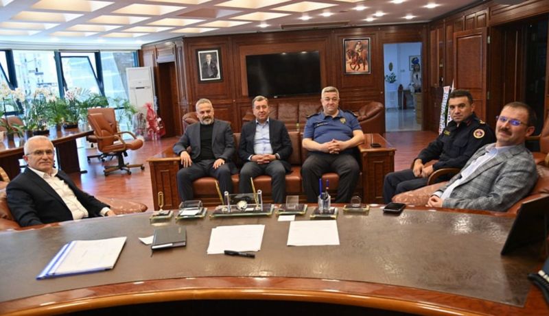 Kaymakam Erdemir, Kumluca Belediye Başkanı Mesut Avcıoğlu'nu ziyaret etti.