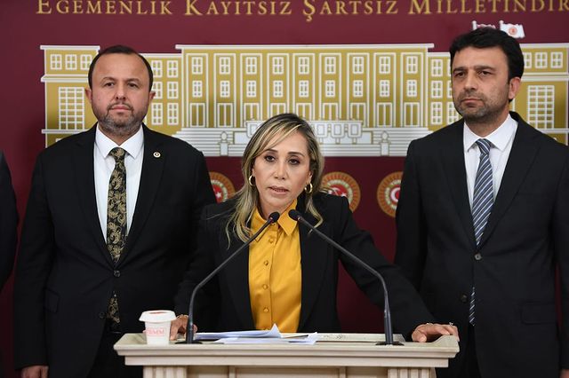 Antalya'da meydana gelen teleferik kazasıyla ilgili AK Parti Milletvekili Tuba Vural Çokal'dan açıklama: Kazanın ayrıntıları ve alınan tedbirler.