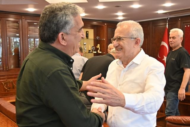 Antalya'nın Kumluca Belediye Başkanı, Güçlü İnşaat yöneticilerini ağırladı