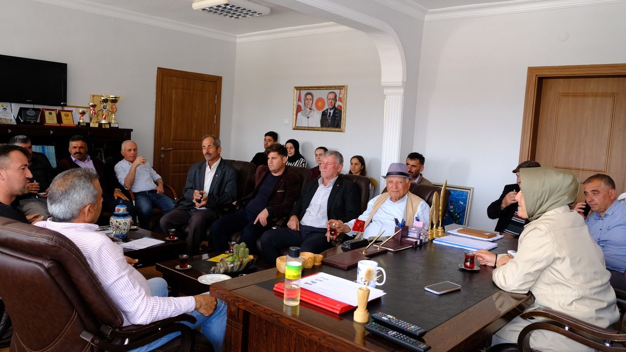 İlçe Belediyesi, AK Parti İlçe Başkanlığı'na Teşekkür Ziyareti yaptı.