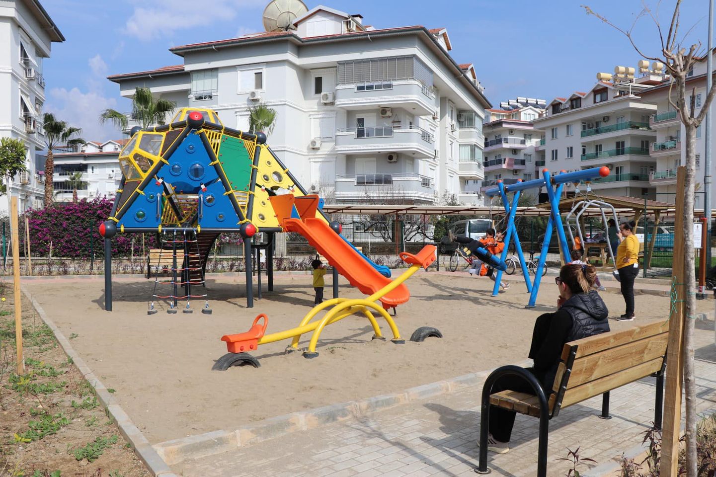 Alanya Belediyesi, Oba Mahallesi'ne 900 metrekarelik yeni bir çocuk parkı kazandırdı.