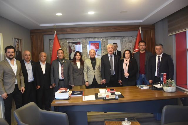 Antalya'da Siyasi ve Mesleki Çevrelerden Oluşan Heyet, CHP Antalya İl Başkanlığını Ziyaret Etti